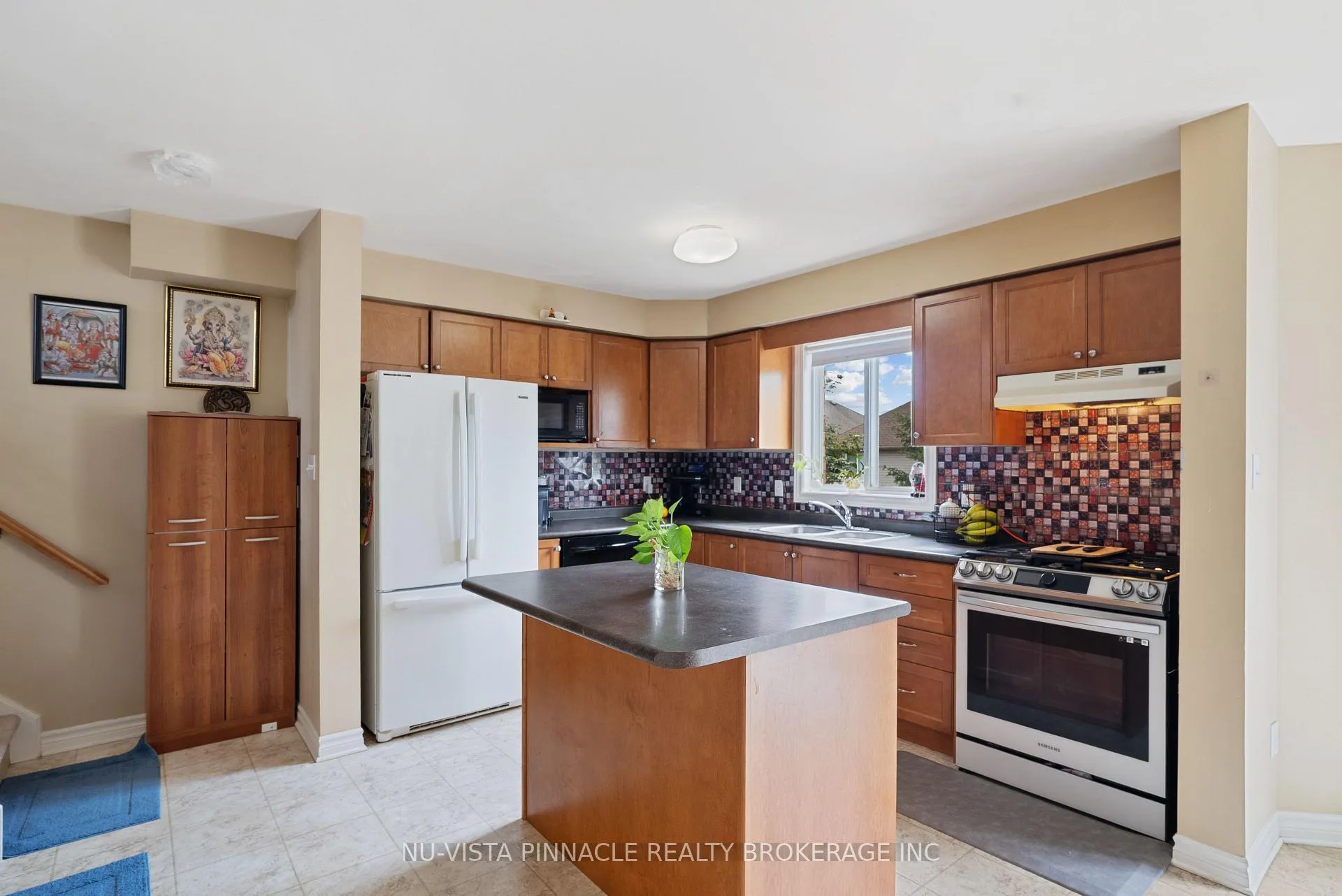 Photo 16 of 3237 Bayham Lane, London, South V — HOMEH