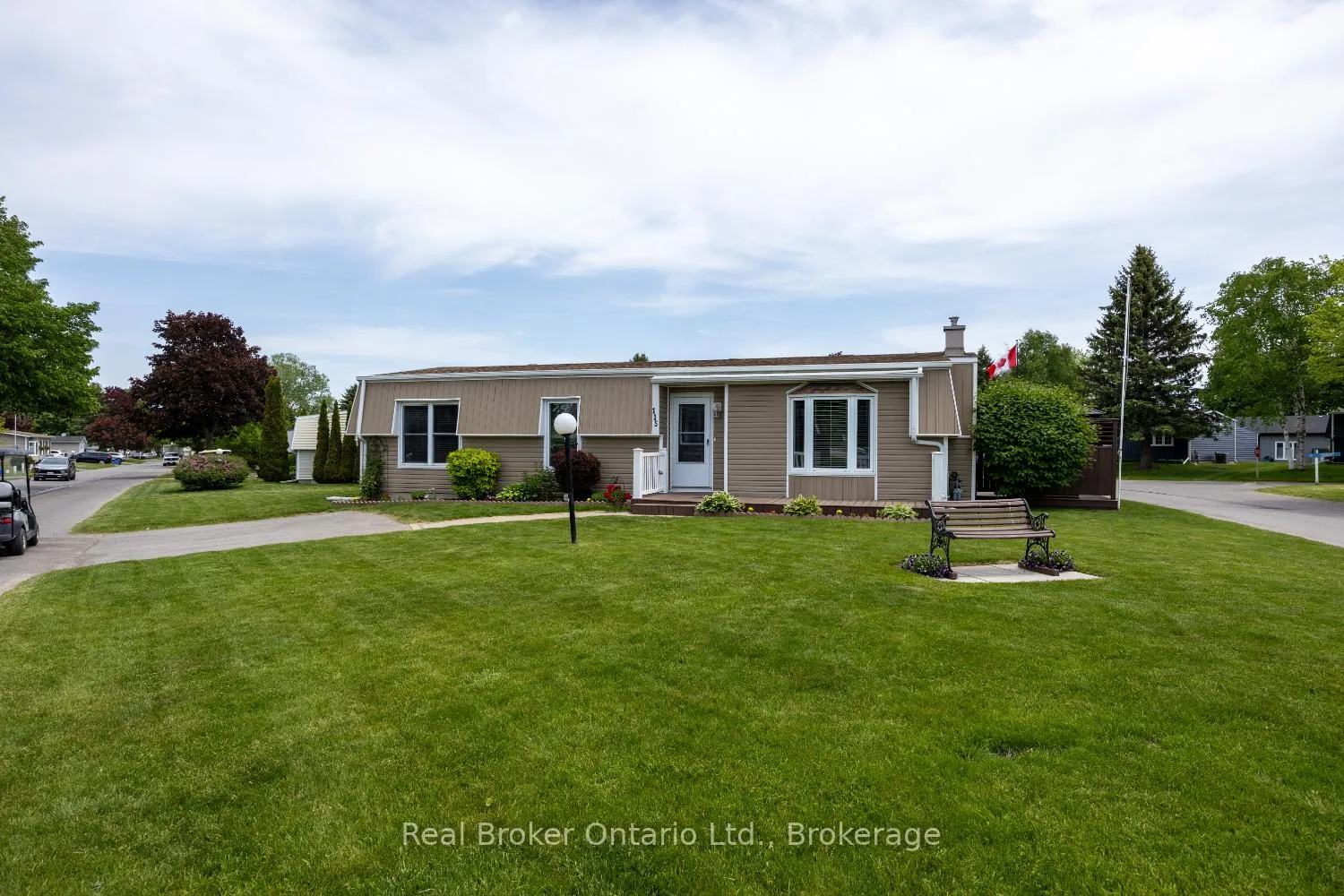Photo 2 of 115 Wilmot Trail, Clarington, Newcastle — HOMEH