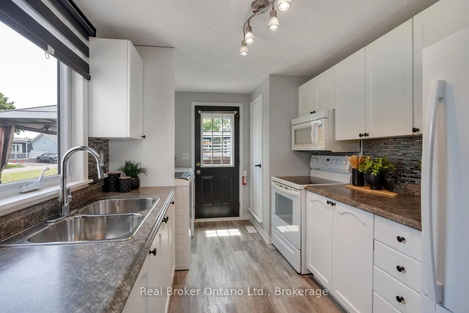 Photo 15 of 115 Wilmot Trail, Clarington, Newcastle — HOMEH