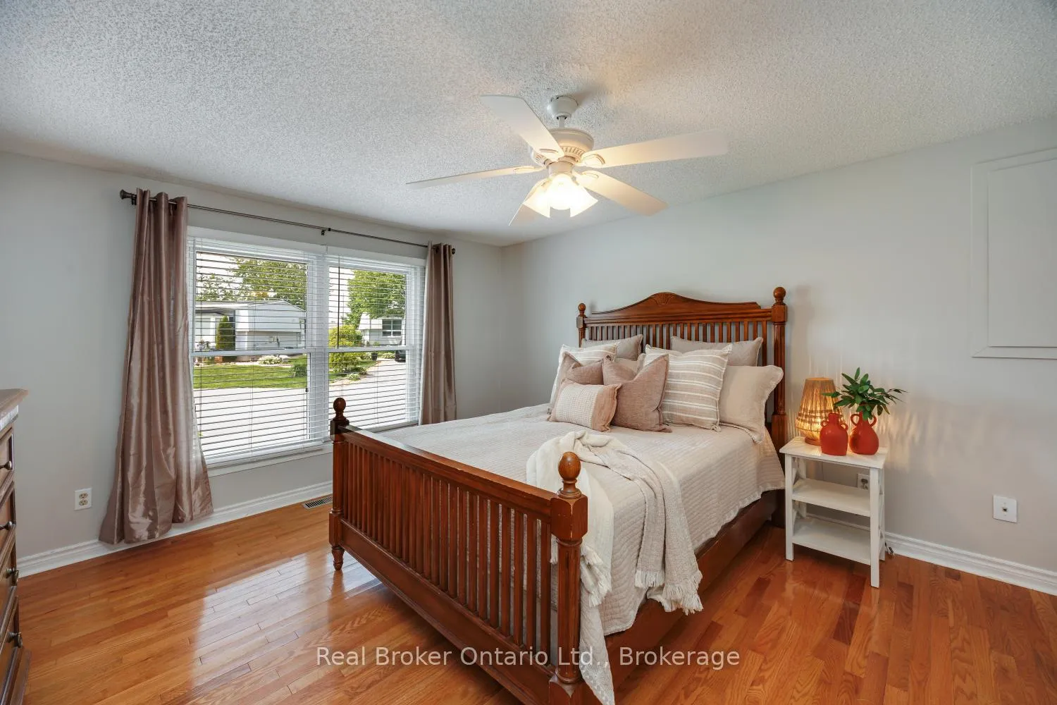 Photo 21 of 115 Wilmot Trail, Clarington, Newcastle — HOMEH
