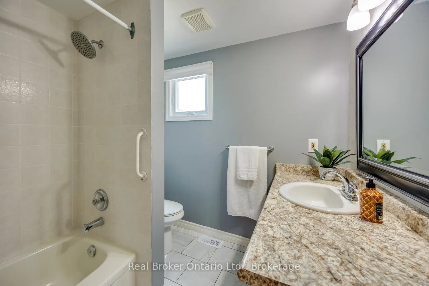 Photo 24 of 115 Wilmot Trail, Clarington, Newcastle — HOMEH