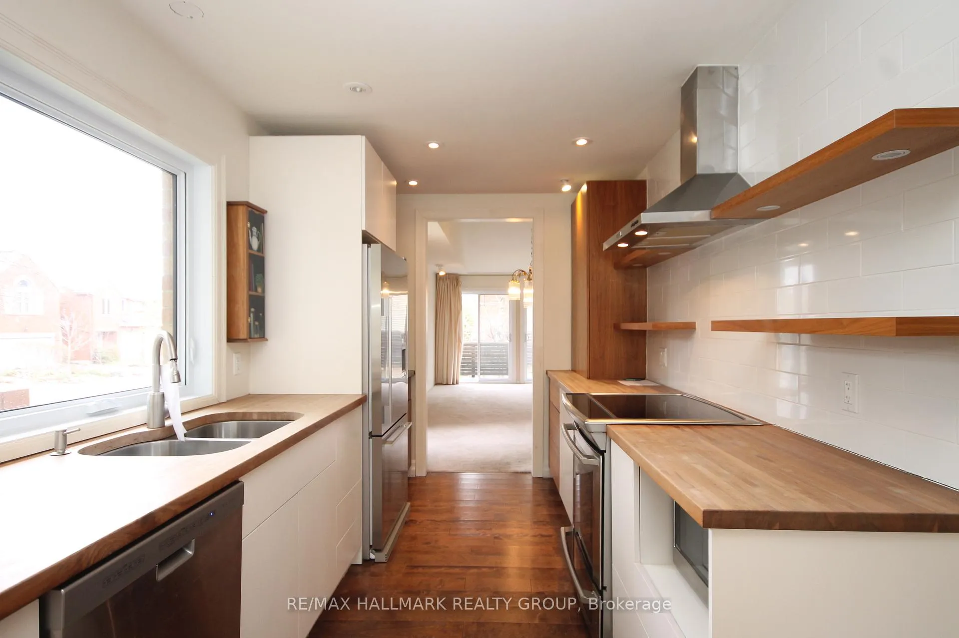 Photo 3 of 204 Dunbarton Court, Ottawa, Cardinal Glen — HOMEH