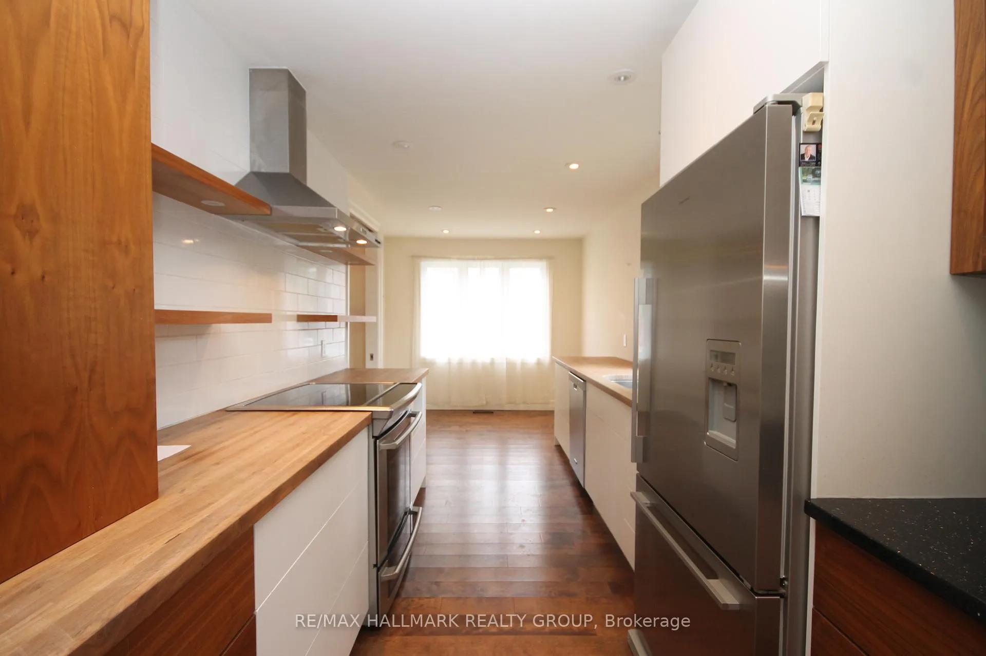 Photo 5 of 204 Dunbarton Court, Ottawa, Cardinal Glen — HOMEH