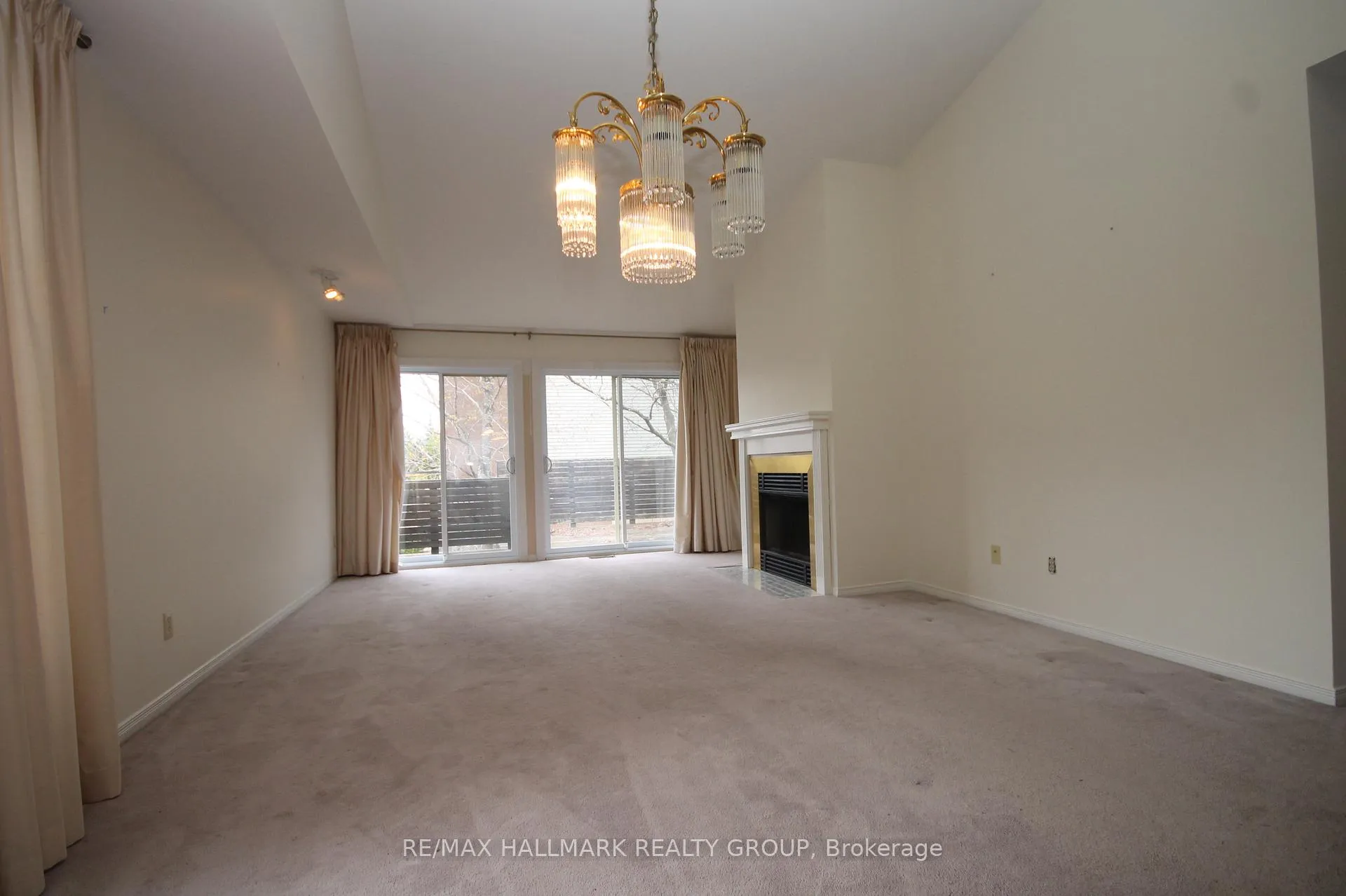 Photo 7 of 204 Dunbarton Court, Ottawa, Cardinal Glen — HOMEH
