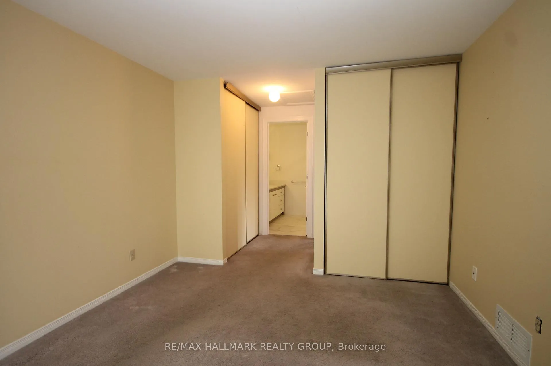 Photo 12 of 204 Dunbarton Court, Ottawa, Cardinal Glen — HOMEH