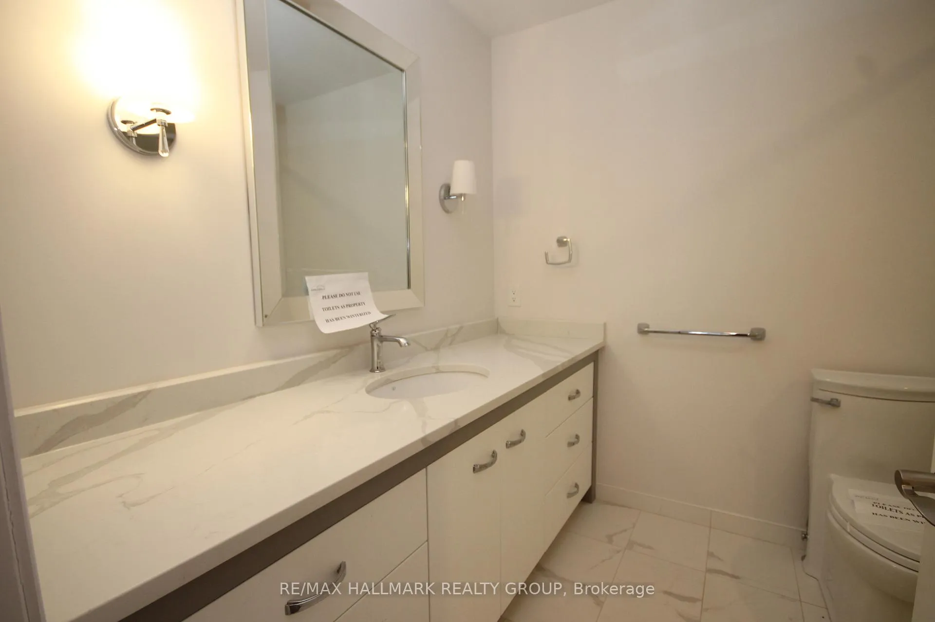 Photo 13 of 204 Dunbarton Court, Ottawa, Cardinal Glen — HOMEH