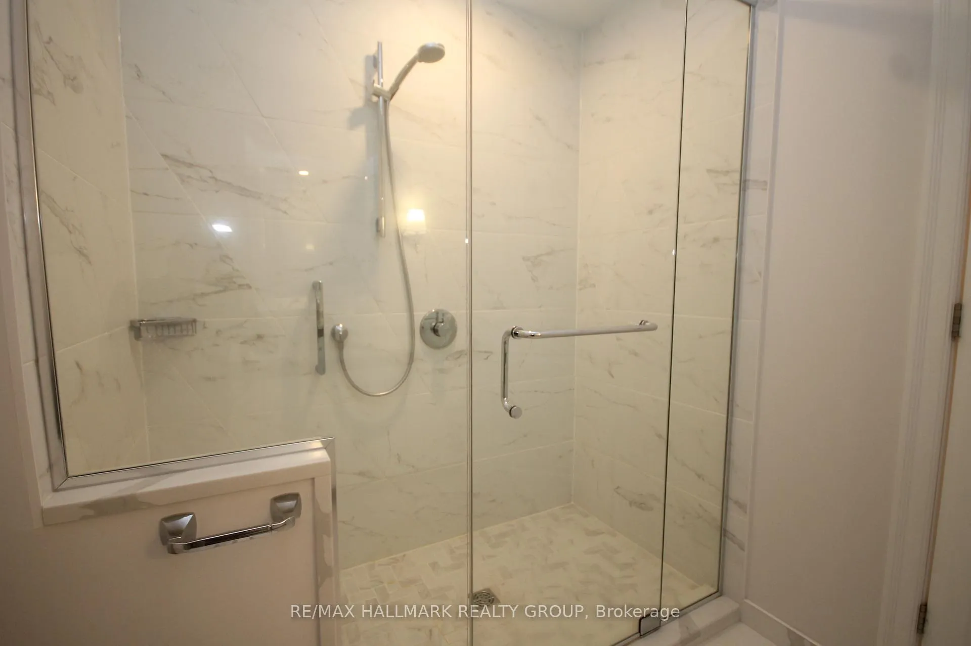 Photo 14 of 204 Dunbarton Court, Ottawa, Cardinal Glen — HOMEH