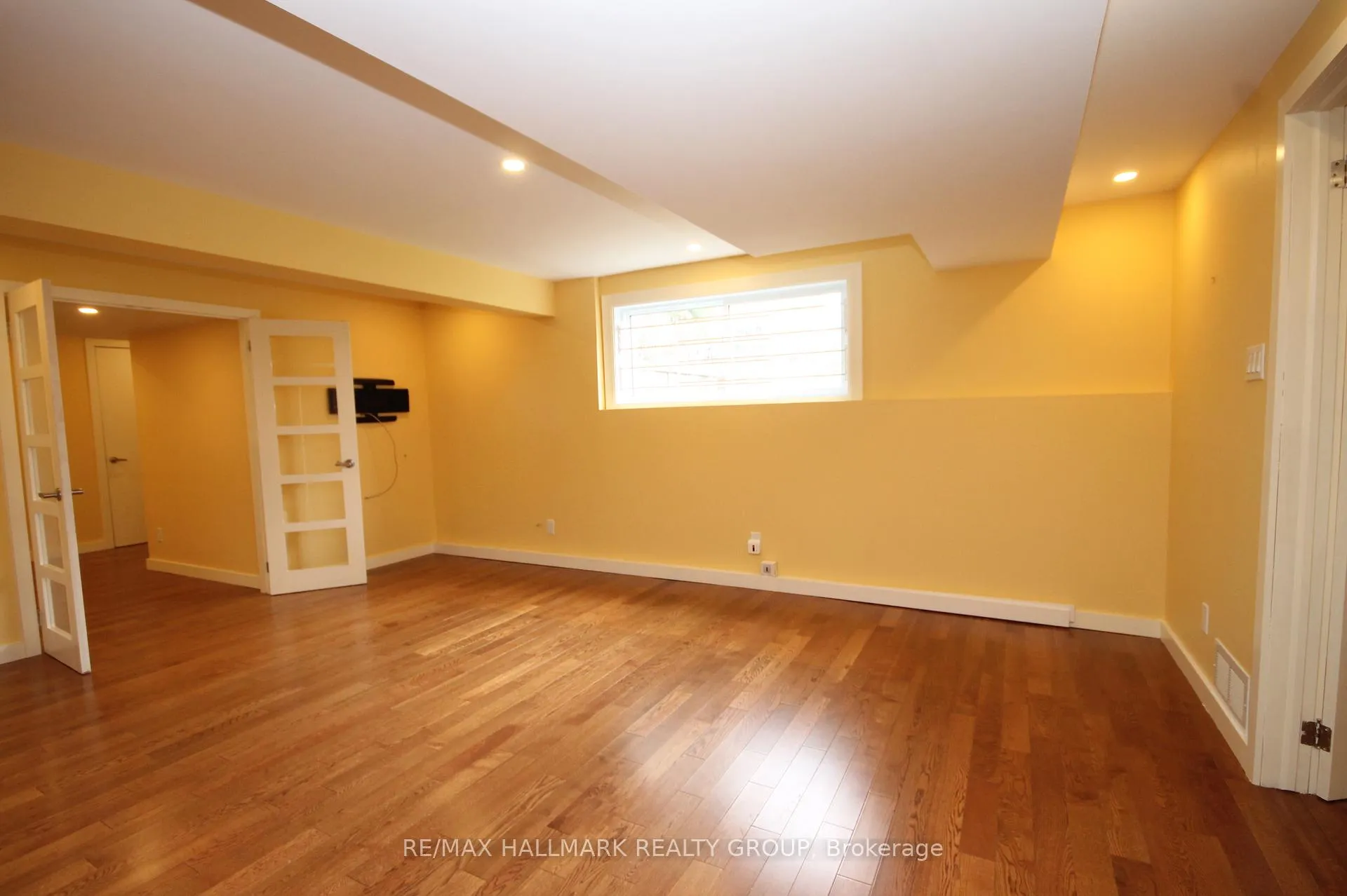 Photo 15 of 204 Dunbarton Court, Ottawa, Cardinal Glen — HOMEH