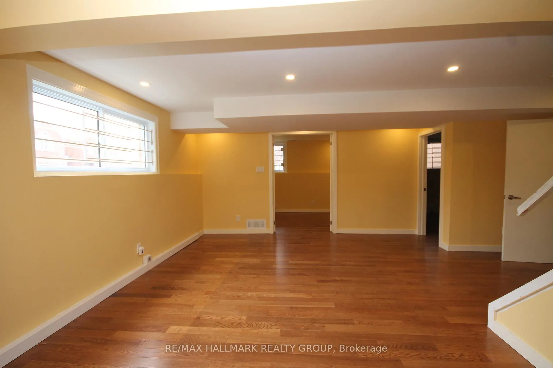 Photo 16 of 204 Dunbarton Court, Ottawa, Cardinal Glen — HOMEH