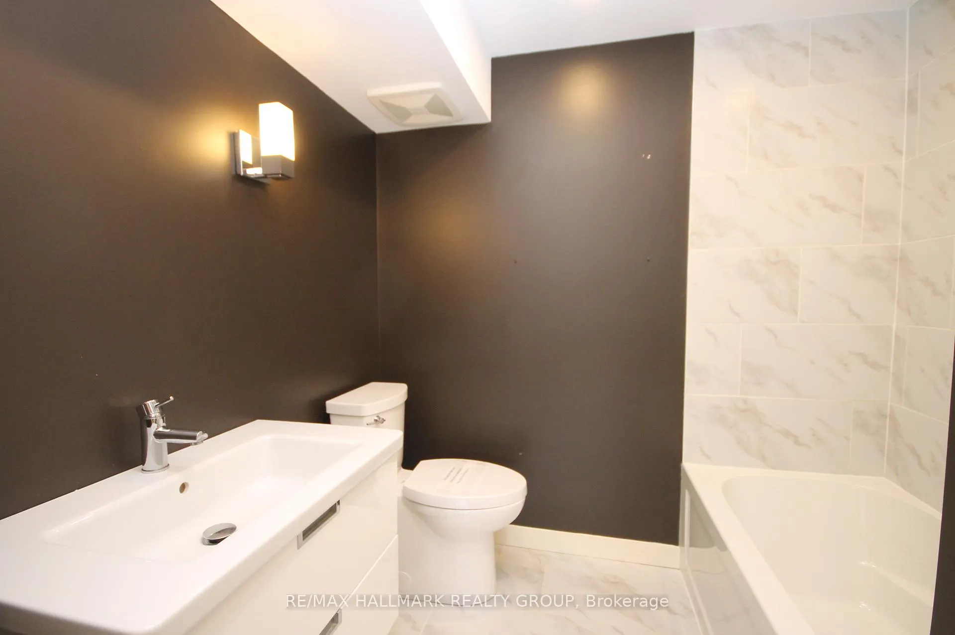 Photo 18 of 204 Dunbarton Court, Ottawa, Cardinal Glen — HOMEH