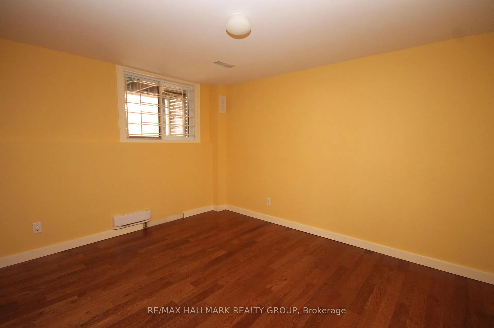 Photo 20 of 204 Dunbarton Court, Ottawa, Cardinal Glen — HOMEH
