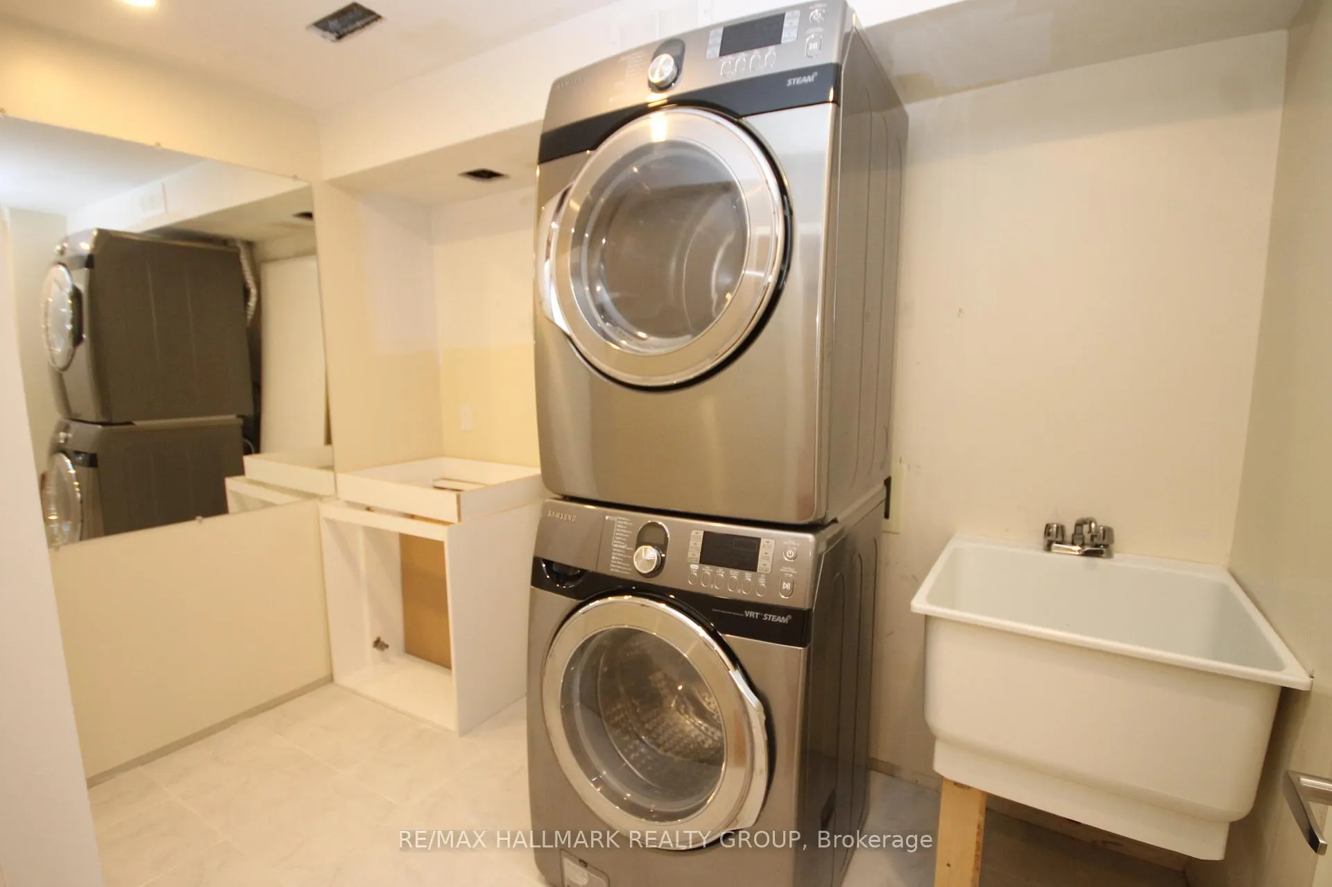 Photo 22 of 204 Dunbarton Court, Ottawa, Cardinal Glen — HOMEH