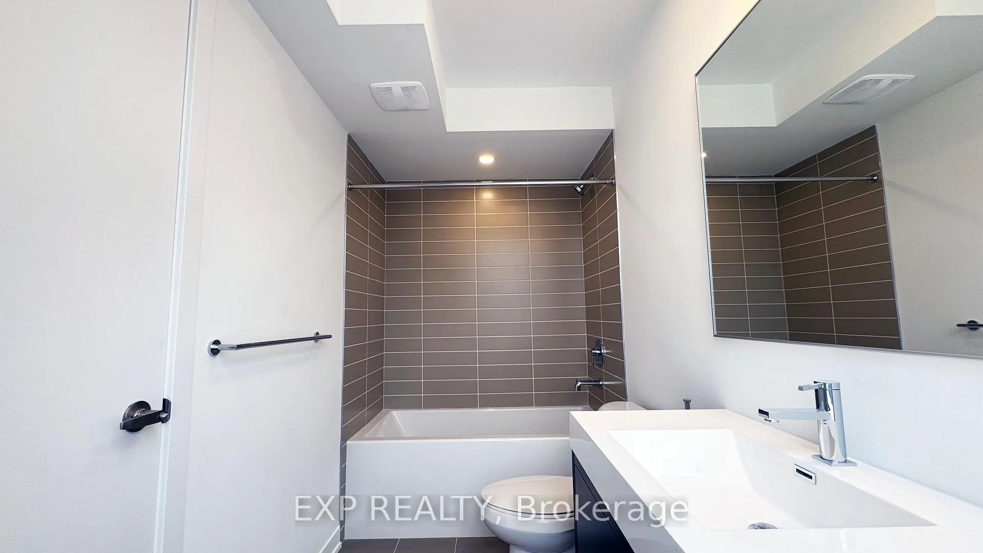 Photo 19 of 66 Turtle Island Drive, Toronto, Englemount-Lawrence — HOMEH