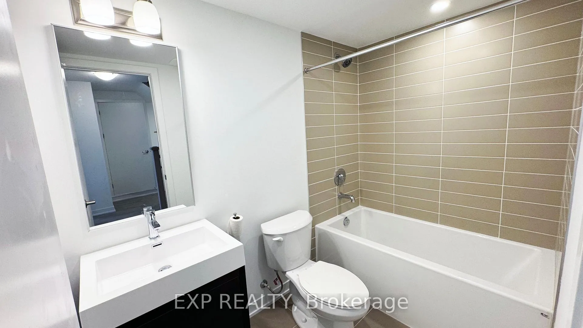 Photo 21 of 66 Turtle Island Drive, Toronto, Englemount-Lawrence — HOMEH