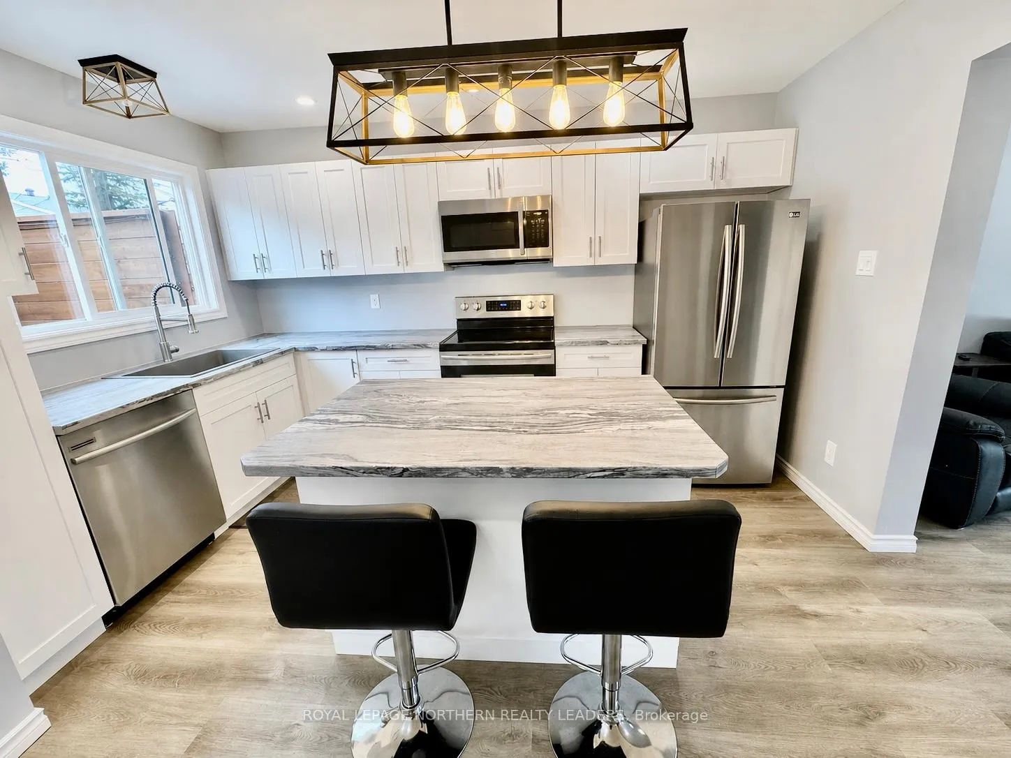 Photo 4 of 562 Spooner Drive, Timmins, TNW - Riverpark — HOMEH