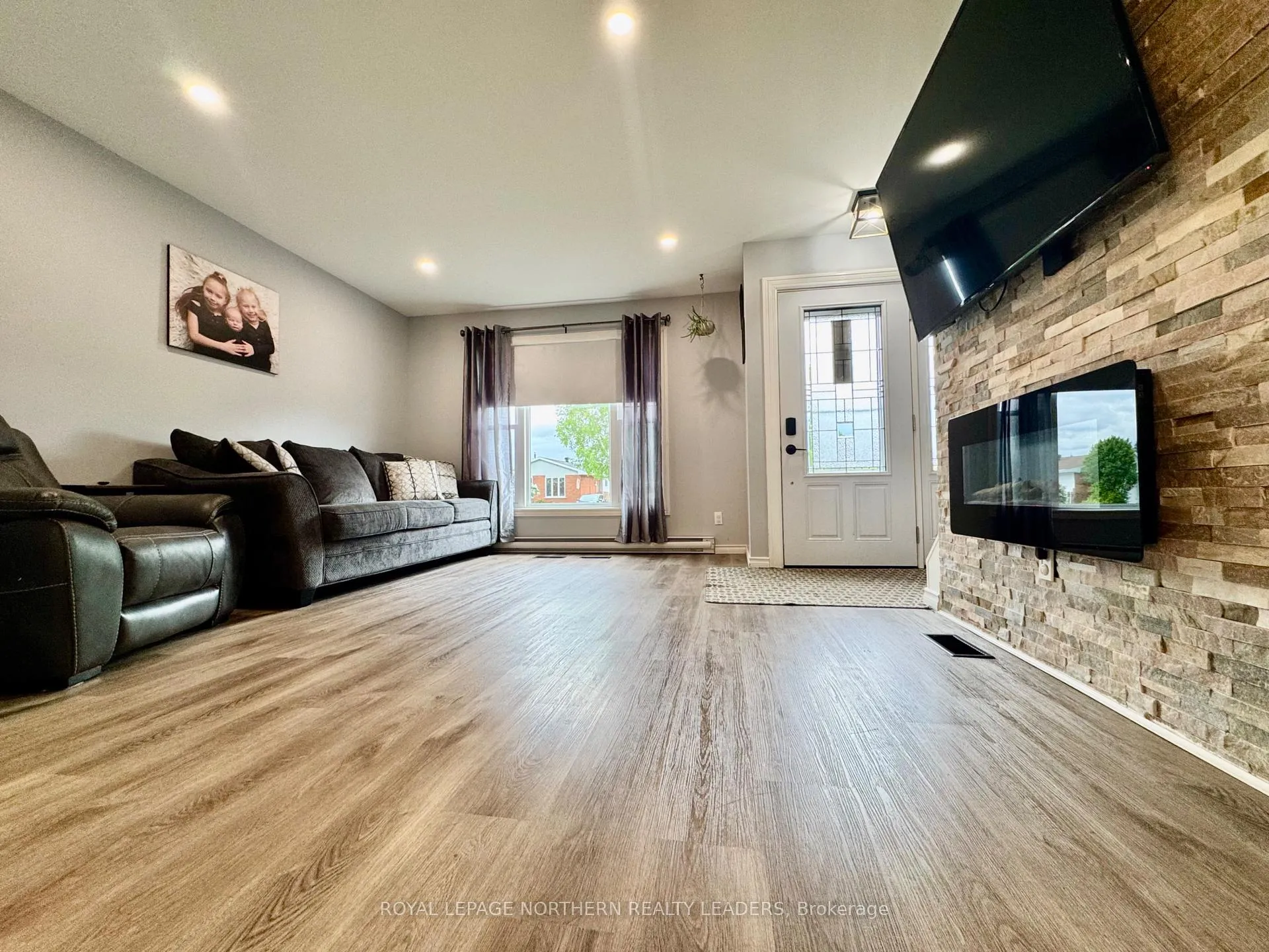 Photo 8 of 562 Spooner Drive, Timmins, TNW - Riverpark — HOMEH