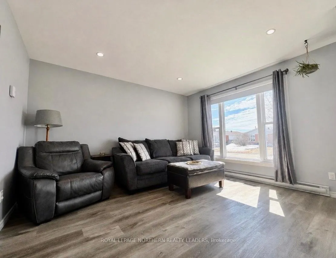 Photo 9 of 562 Spooner Drive, Timmins, TNW - Riverpark — HOMEH