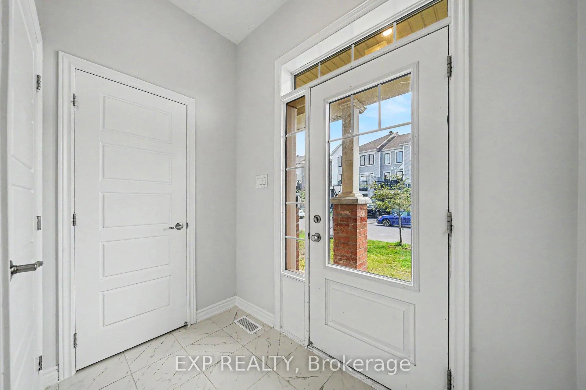 Photo 4 of 523 Catleaf Row, Ottawa, Avalon West — HOMEH