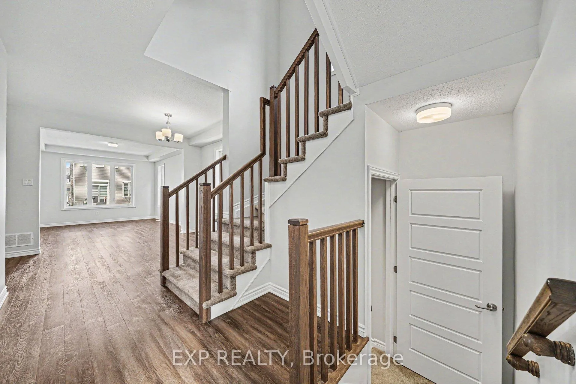 Photo 5 of 523 Catleaf Row, Ottawa, Avalon West — HOMEH