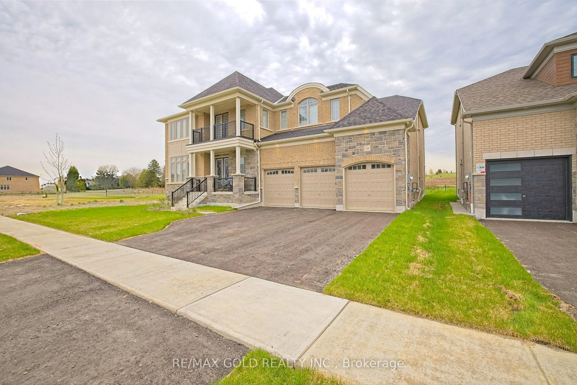 Photo 3 of 19 Marigold Boulevard, Adjala-Tosorontio, Colgan — HOMEH