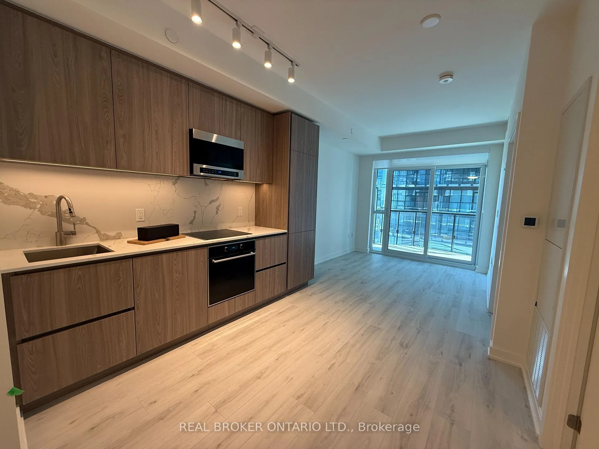 Photo 1 of Unit 2007N, 120 Broadway Avenue, Toronto, Mount Pleasant West — HOMEH