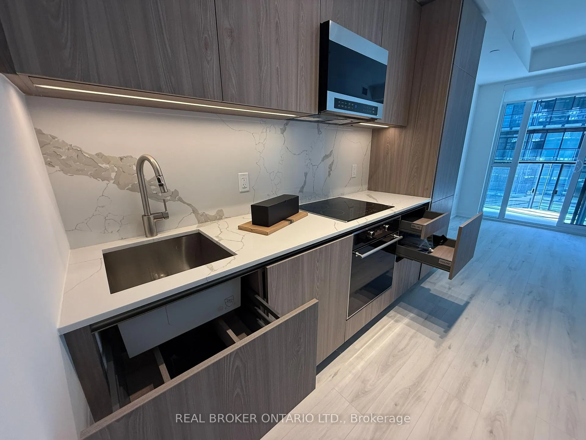 Photo 2 of Unit 2007N, 120 Broadway Avenue, Toronto, Mount Pleasant West — HOMEH