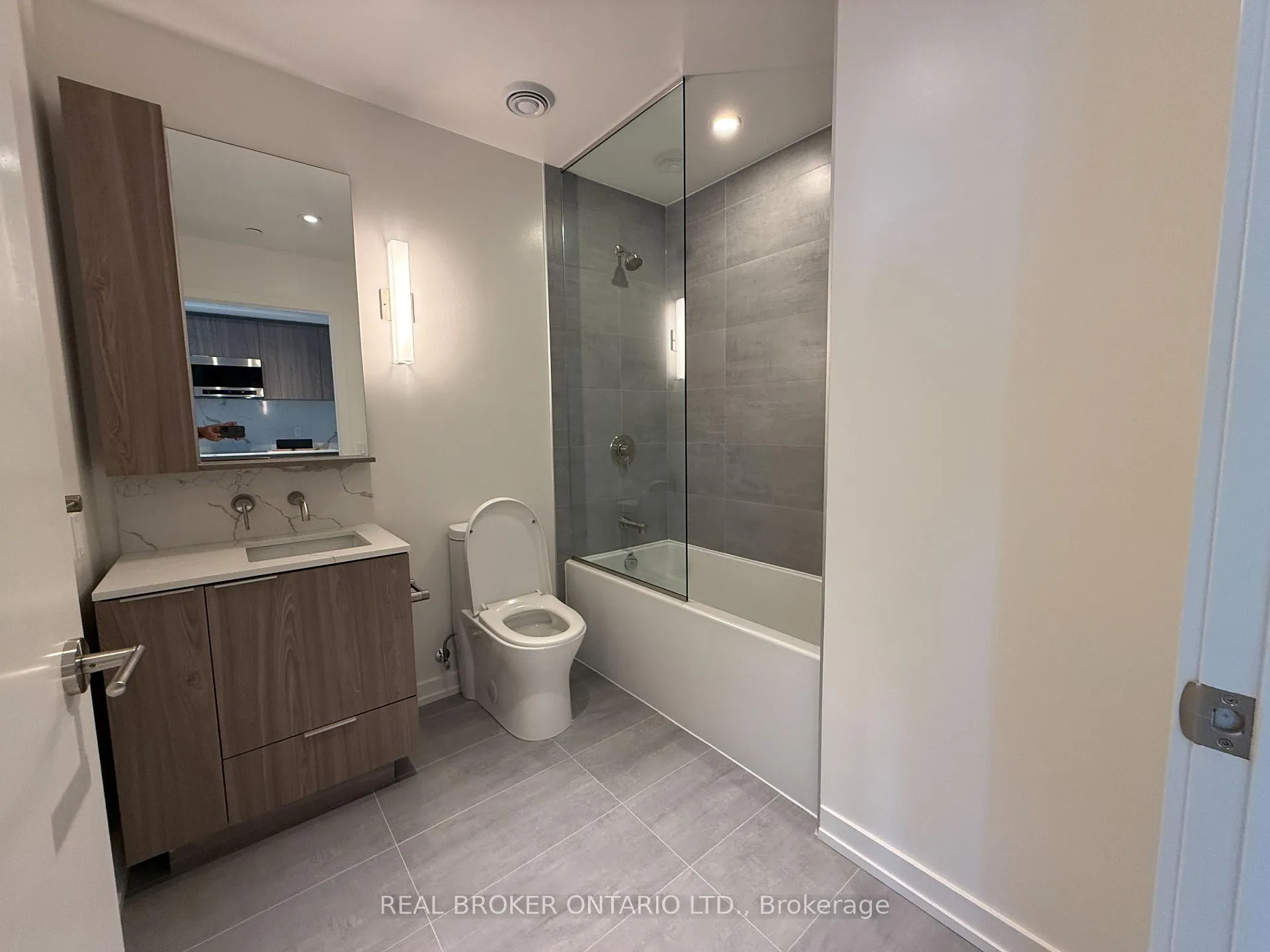 Photo 5 of Unit 2007N, 120 Broadway Avenue, Toronto, Mount Pleasant West — HOMEH