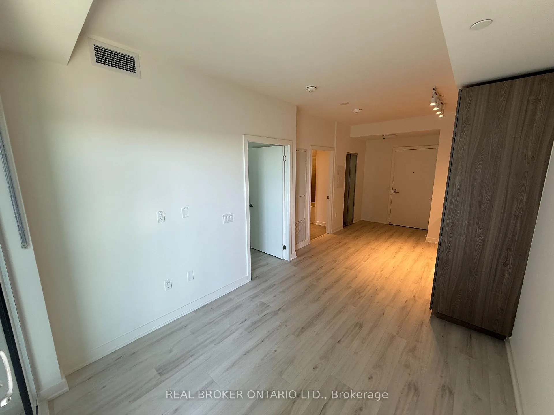 Photo 7 of Unit 2007N, 120 Broadway Avenue, Toronto, Mount Pleasant West — HOMEH