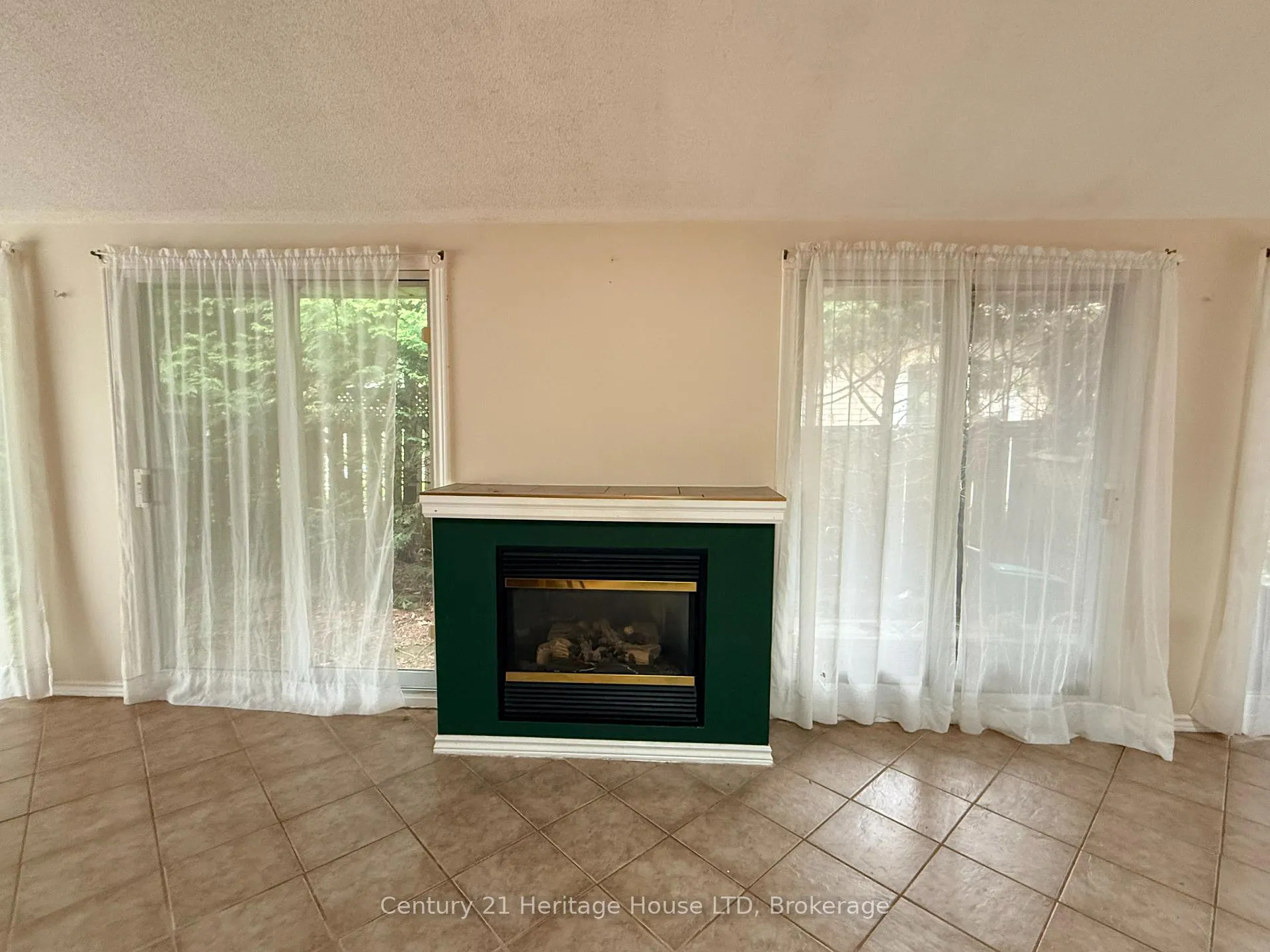 Photo 3 of 7643 Cavendish Drive, Niagara Falls, West Wood — HOMEH
