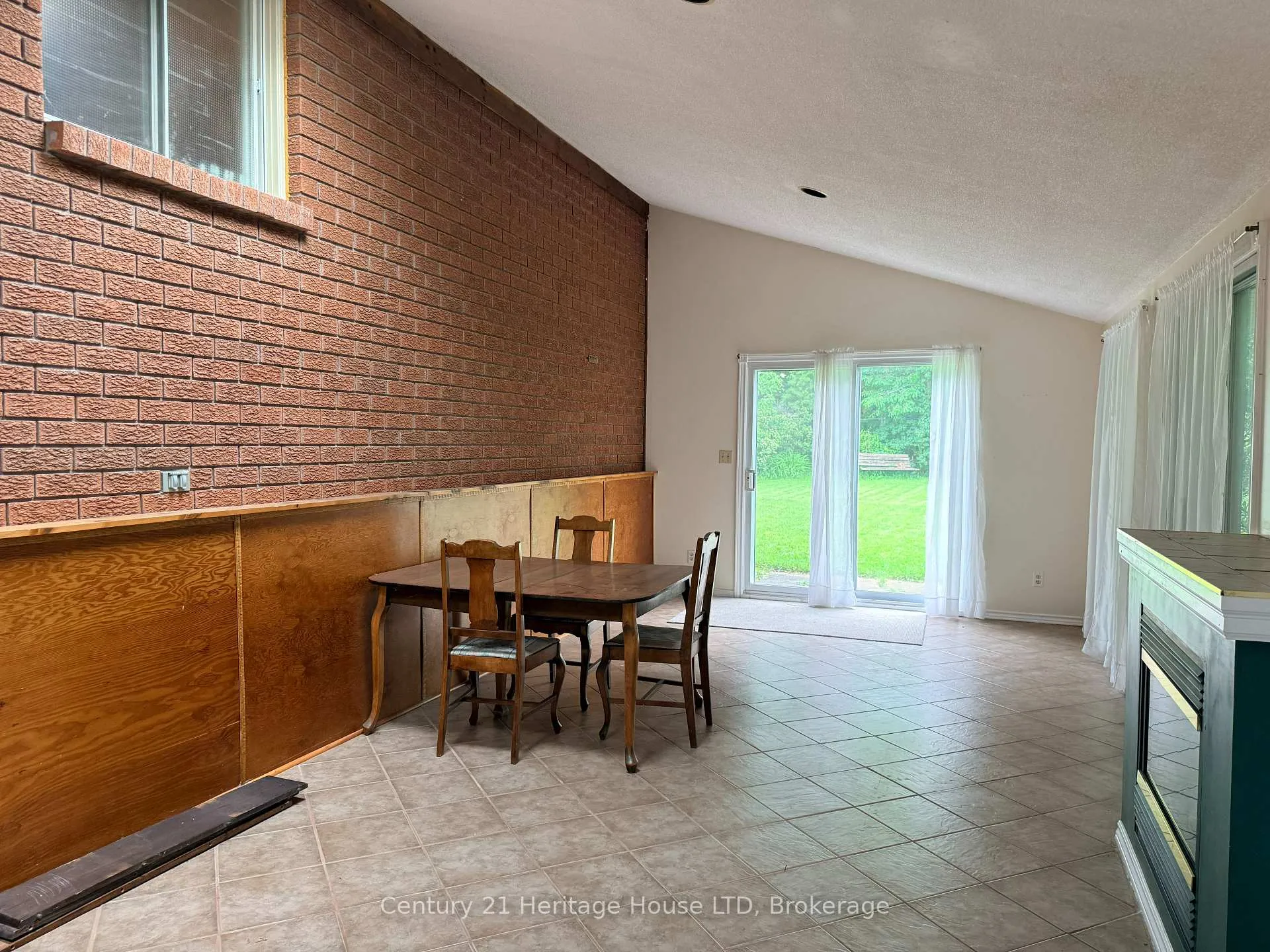Photo 4 of 7643 Cavendish Drive, Niagara Falls, West Wood — HOMEH