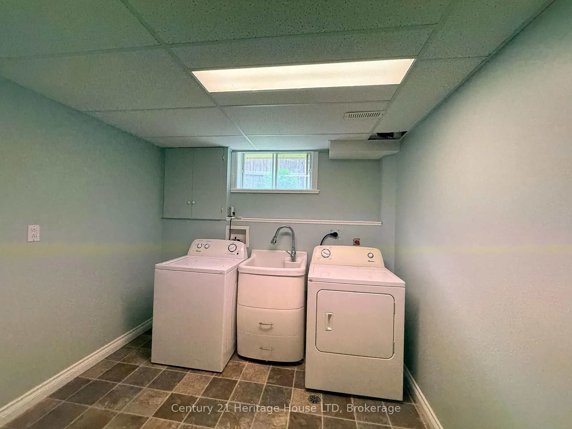 Photo 11 of 7643 Cavendish Drive, Niagara Falls, West Wood — HOMEH