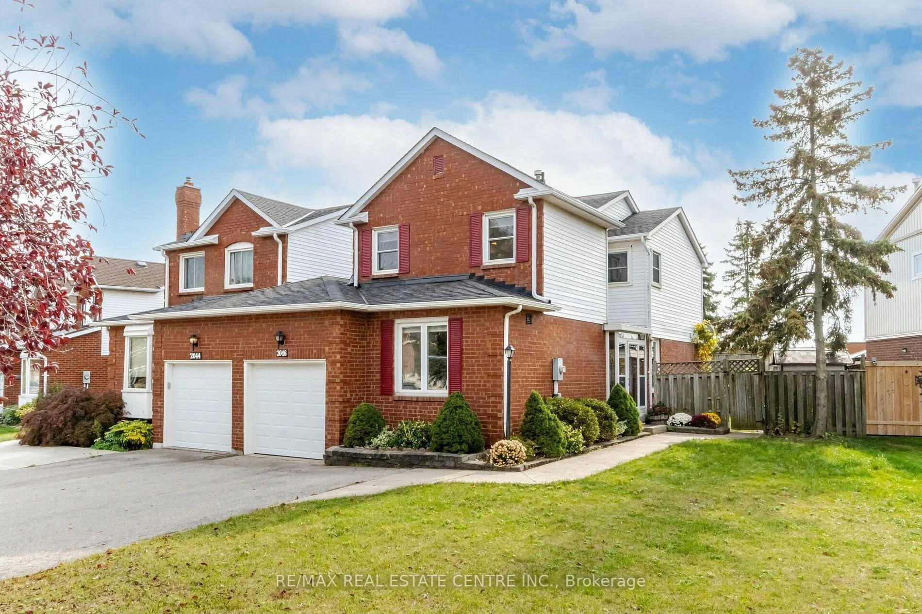 Front of 2046 Glenada Crescent