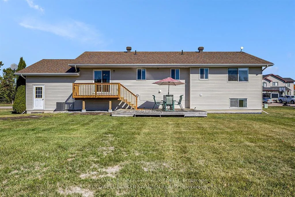 Photo 24 of 129 Riley Crescent, McNab/Braeside, Mcnab/Braeside Twps — HOMEH