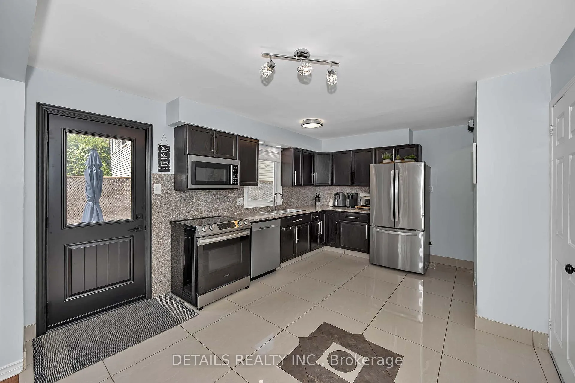 Photo 12 of 34 Raftus Square, Ottawa, Barrhaven - Pheasant Run — HOMEH