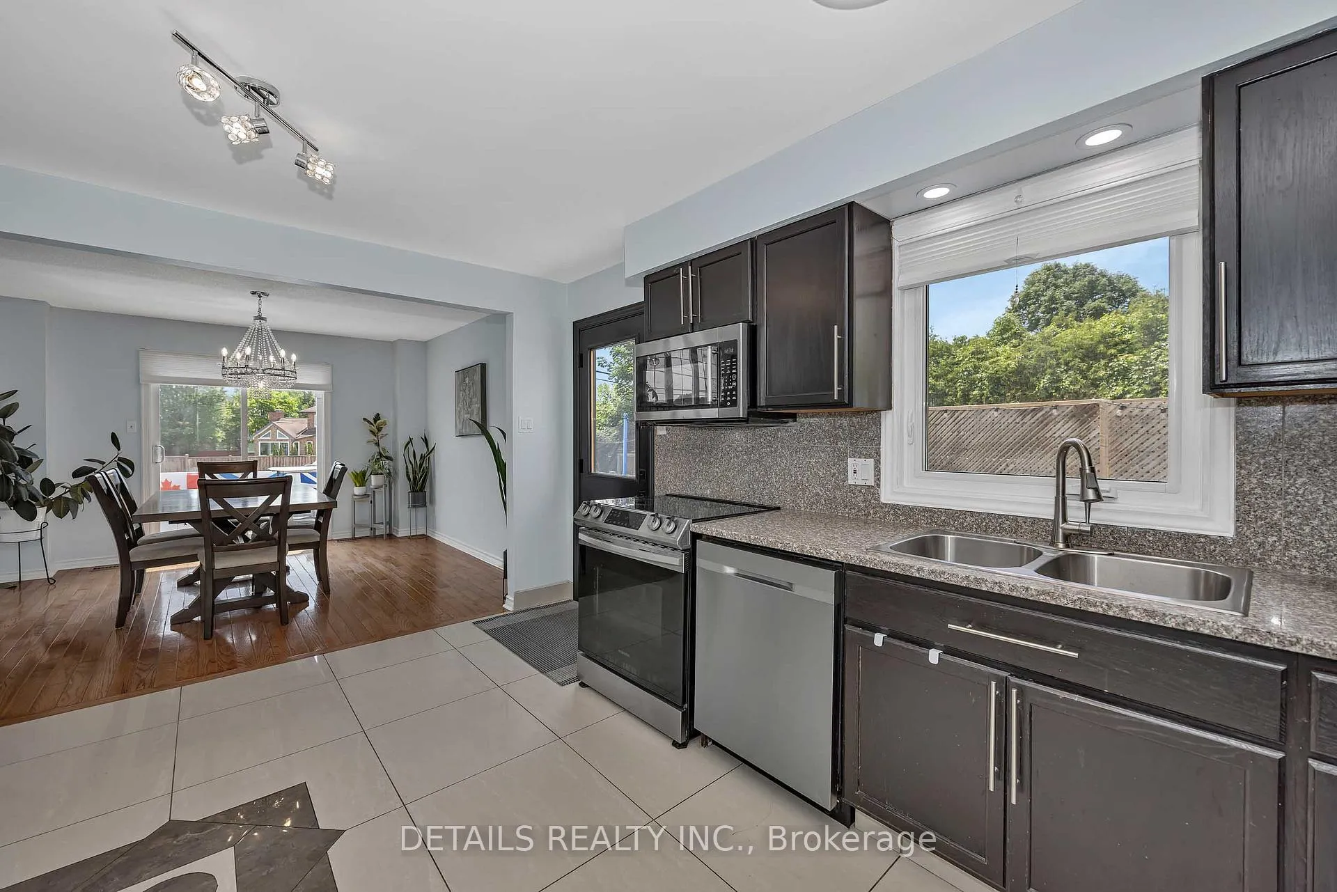 Photo 15 of 34 Raftus Square, Ottawa, Barrhaven - Pheasant Run — HOMEH