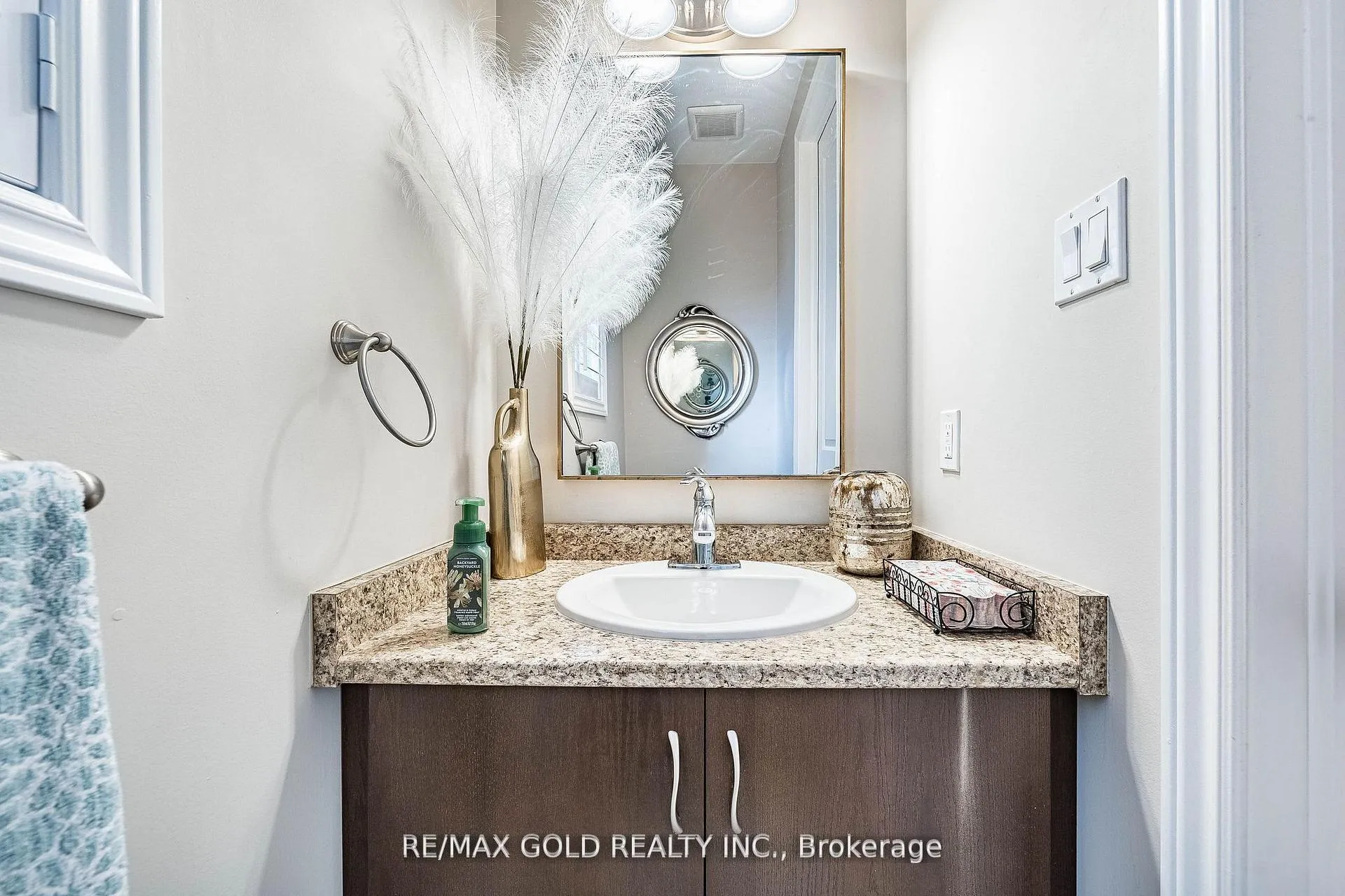 Photo 23 of 74 Walker Boulevard, New Tecumseth, Alliston — HOMEH