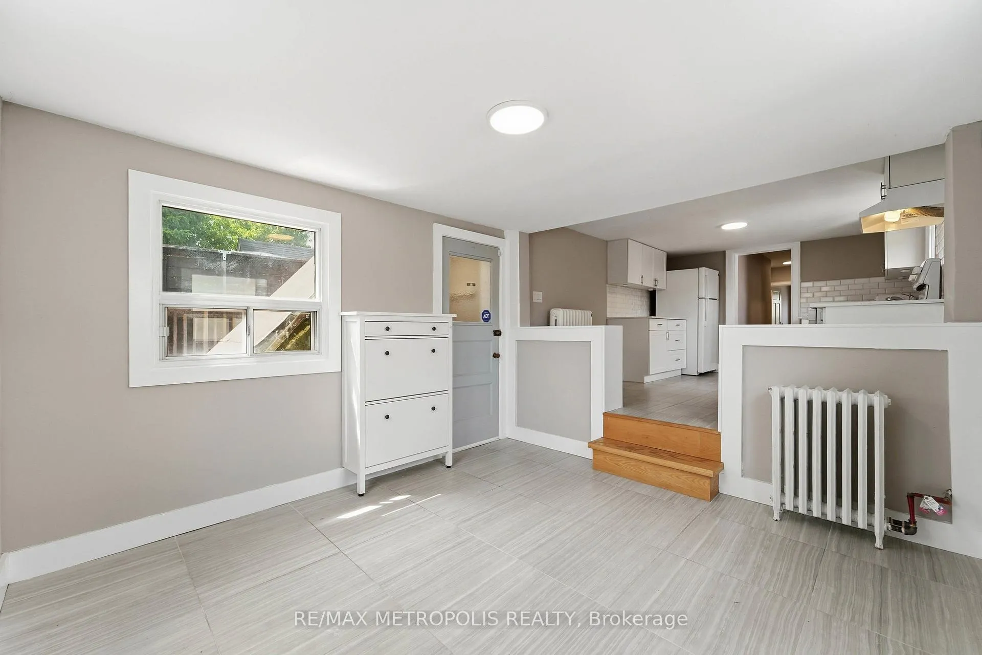Photo 7 of Unit Upper, 277 Gilmour Avenue, Toronto, Junction Area — HOMEH