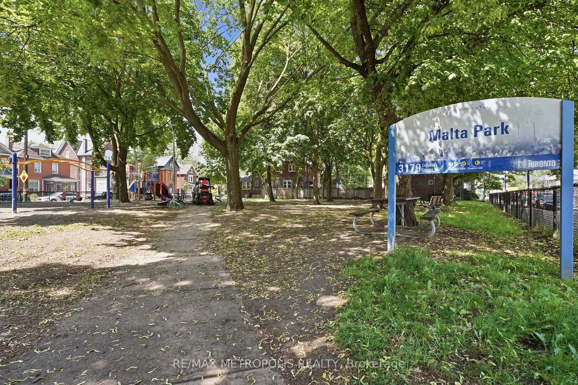 Photo 19 of Unit Upper, 277 Gilmour Avenue, Toronto, Junction Area — HOMEH