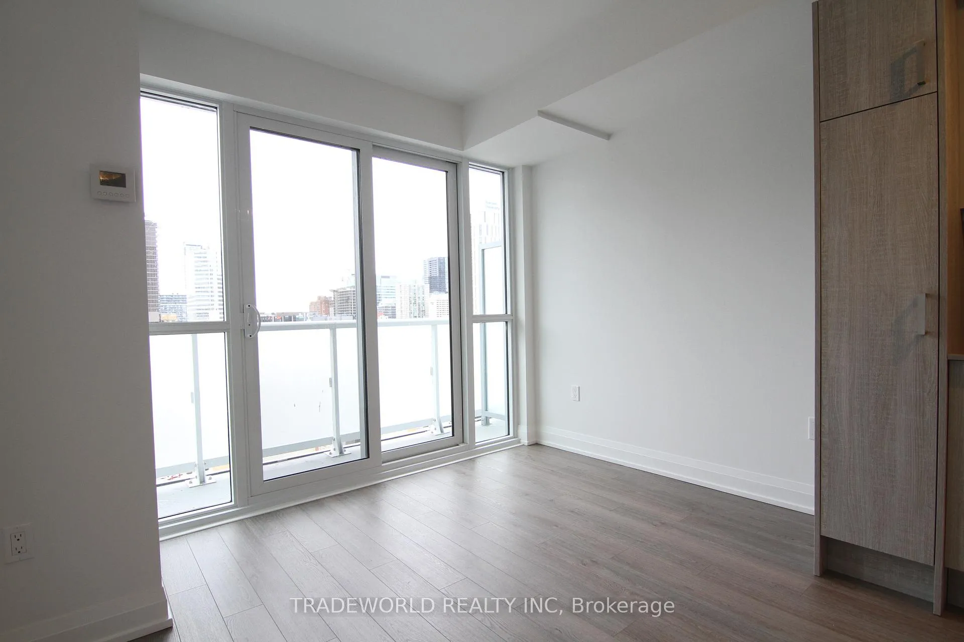 Photo 3 of Unit 2006, 77 Mutual Street, Toronto, Church-Yonge Corridor — HOMEH