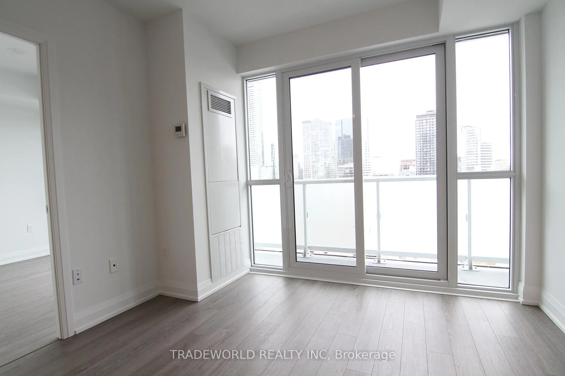 Photo 4 of Unit 2006, 77 Mutual Street, Toronto, Church-Yonge Corridor — HOMEH