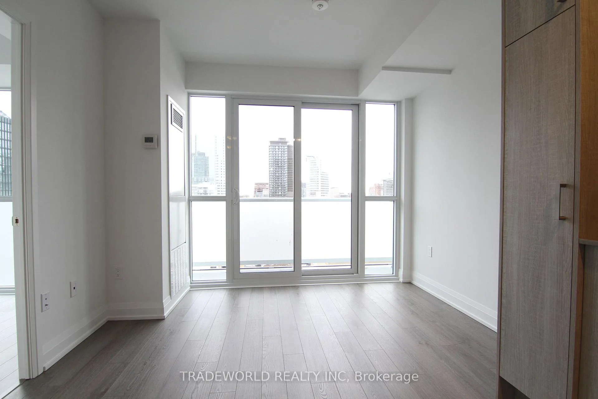 Photo 6 of Unit 2006, 77 Mutual Street, Toronto, Church-Yonge Corridor — HOMEH