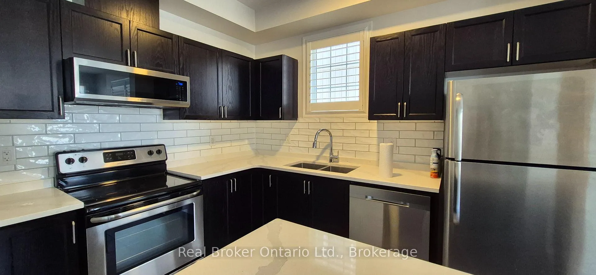 Photo 4 of 172 Mcbride Avenue, Clarington, Bowmanville — HOMEH