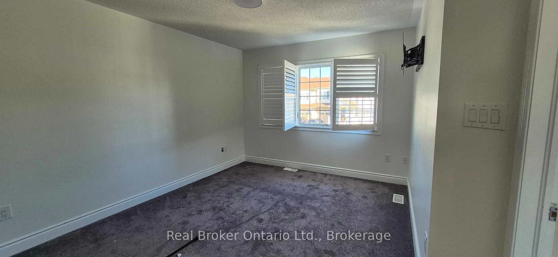 Photo 6 of 172 Mcbride Avenue, Clarington, Bowmanville — HOMEH