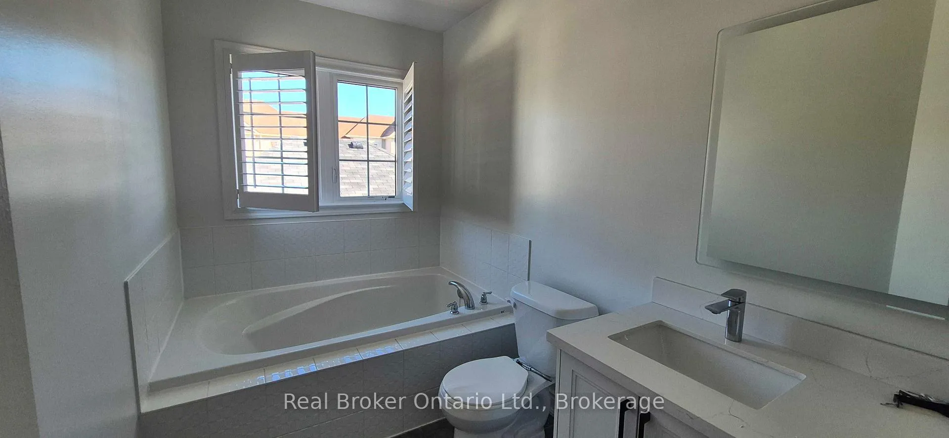 Photo 7 of 172 Mcbride Avenue, Clarington, Bowmanville — HOMEH