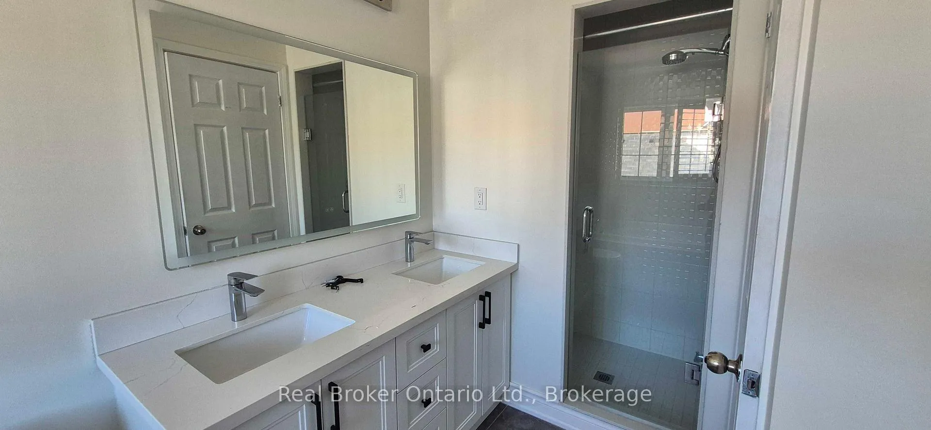 Photo 8 of 172 Mcbride Avenue, Clarington, Bowmanville — HOMEH