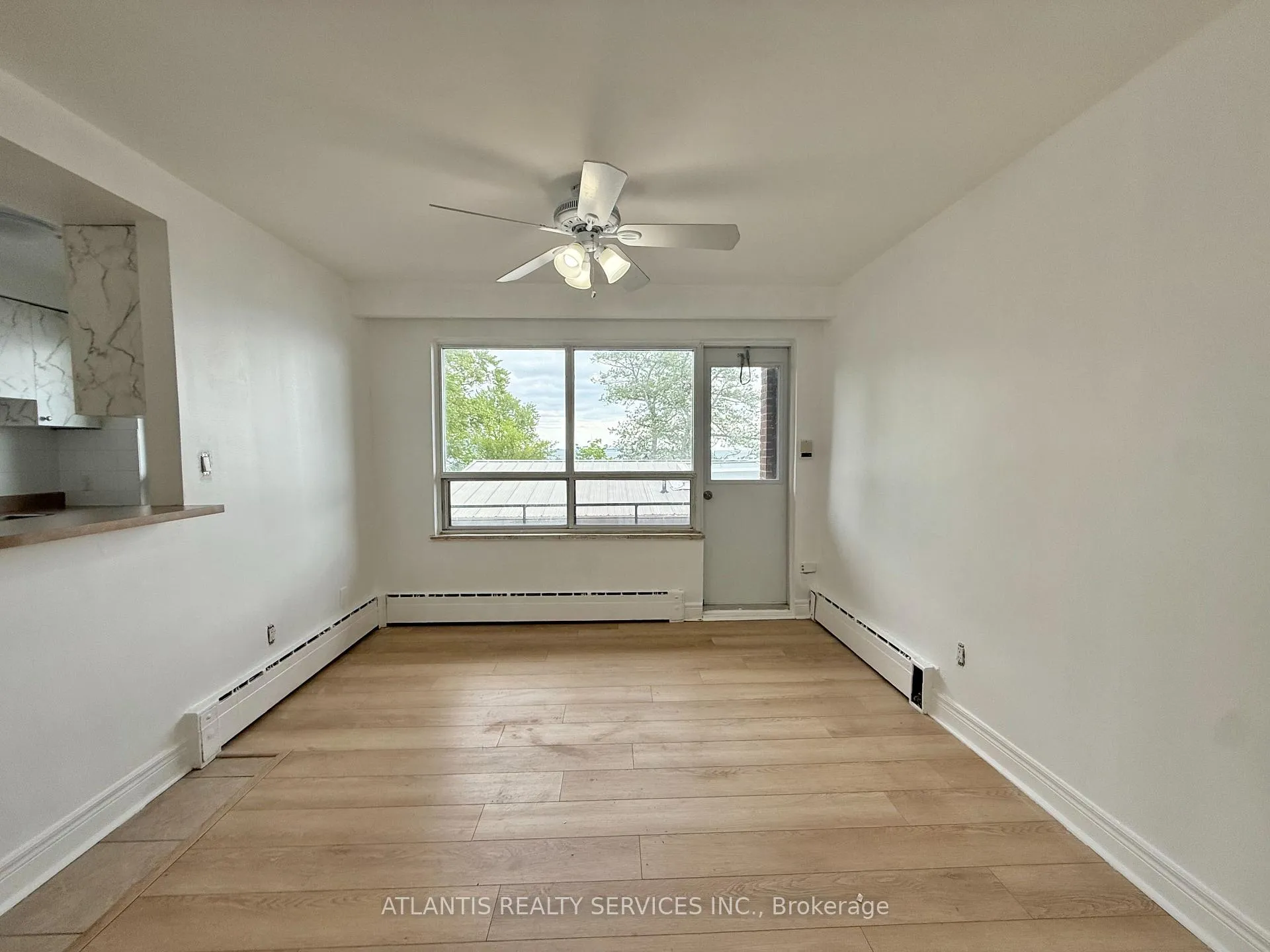 Photo 4 of Unit 9, 67 Lake Shore Drive, Etobicoke, New Toronto — HOMEH