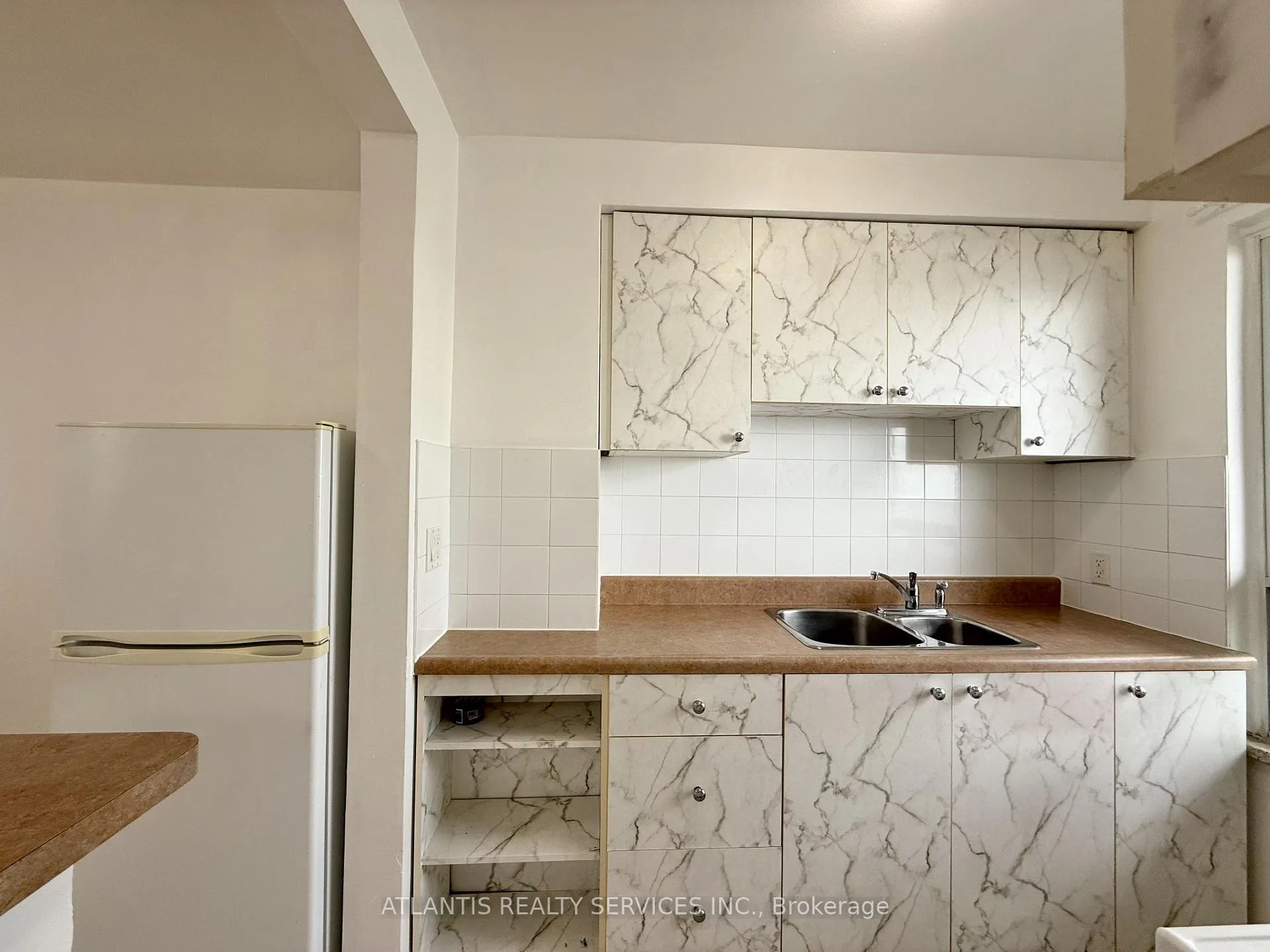 Photo 8 of Unit 9, 67 Lake Shore Drive, Etobicoke, New Toronto — HOMEH
