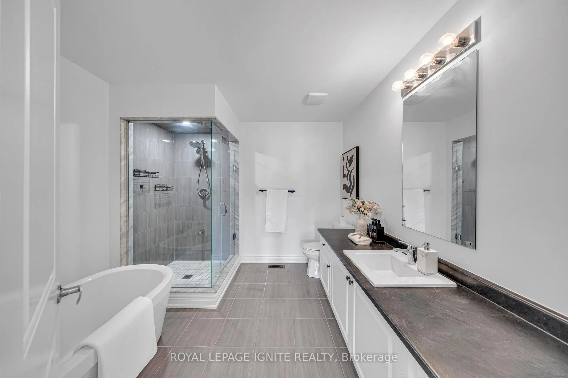 Photo 32 of 1040 Skyridge Boulevard, Pickering, Rural Pickering — HOMEH
