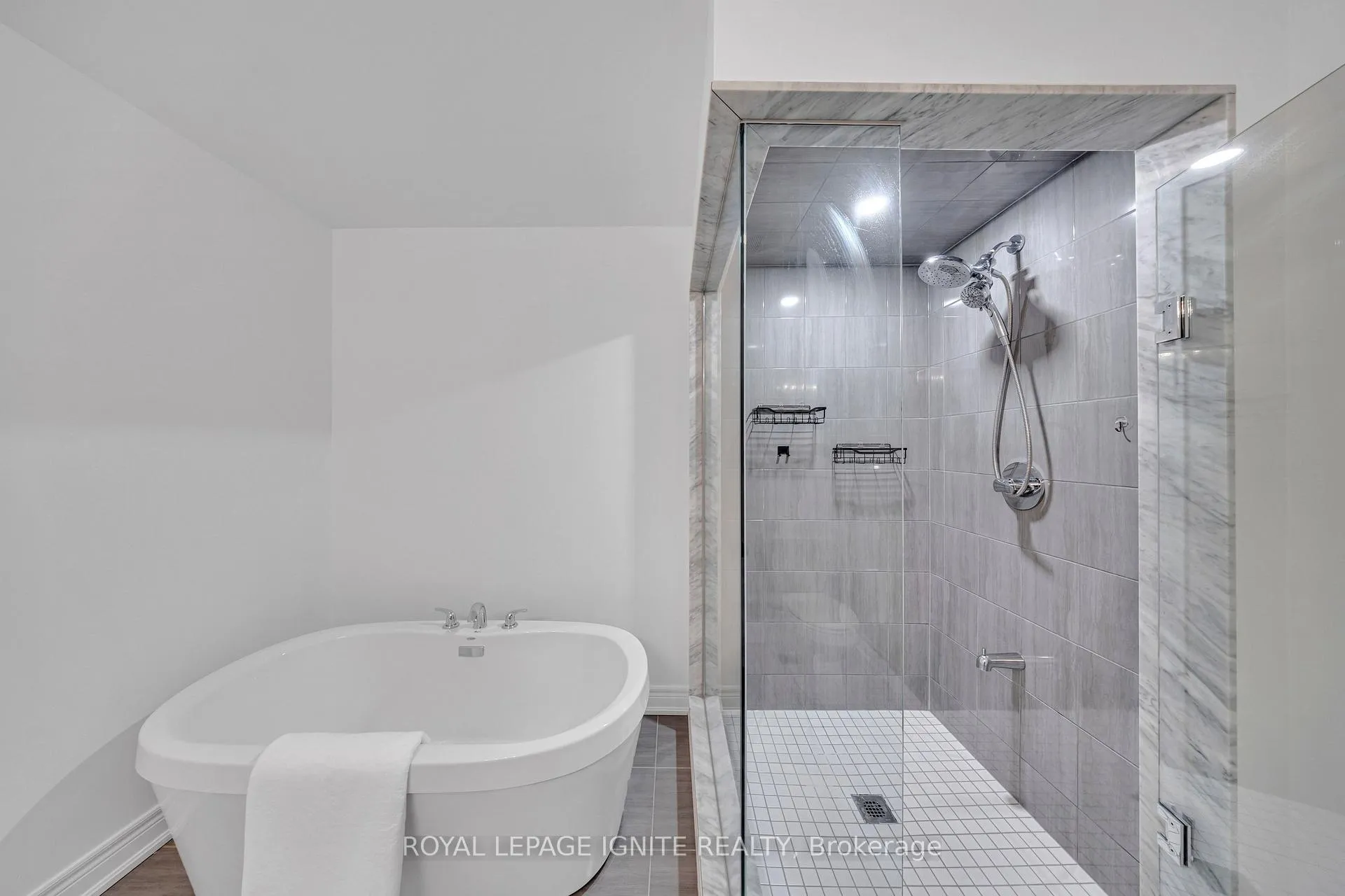 Photo 33 of 1040 Skyridge Boulevard, Pickering, Rural Pickering — HOMEH