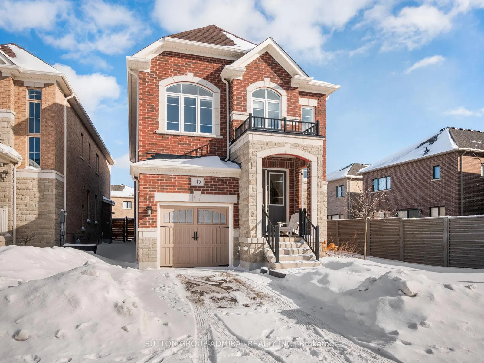 Photo 3 of 115 Pine Hill Crescent, Aurora, Aurora Estates — HOMEH